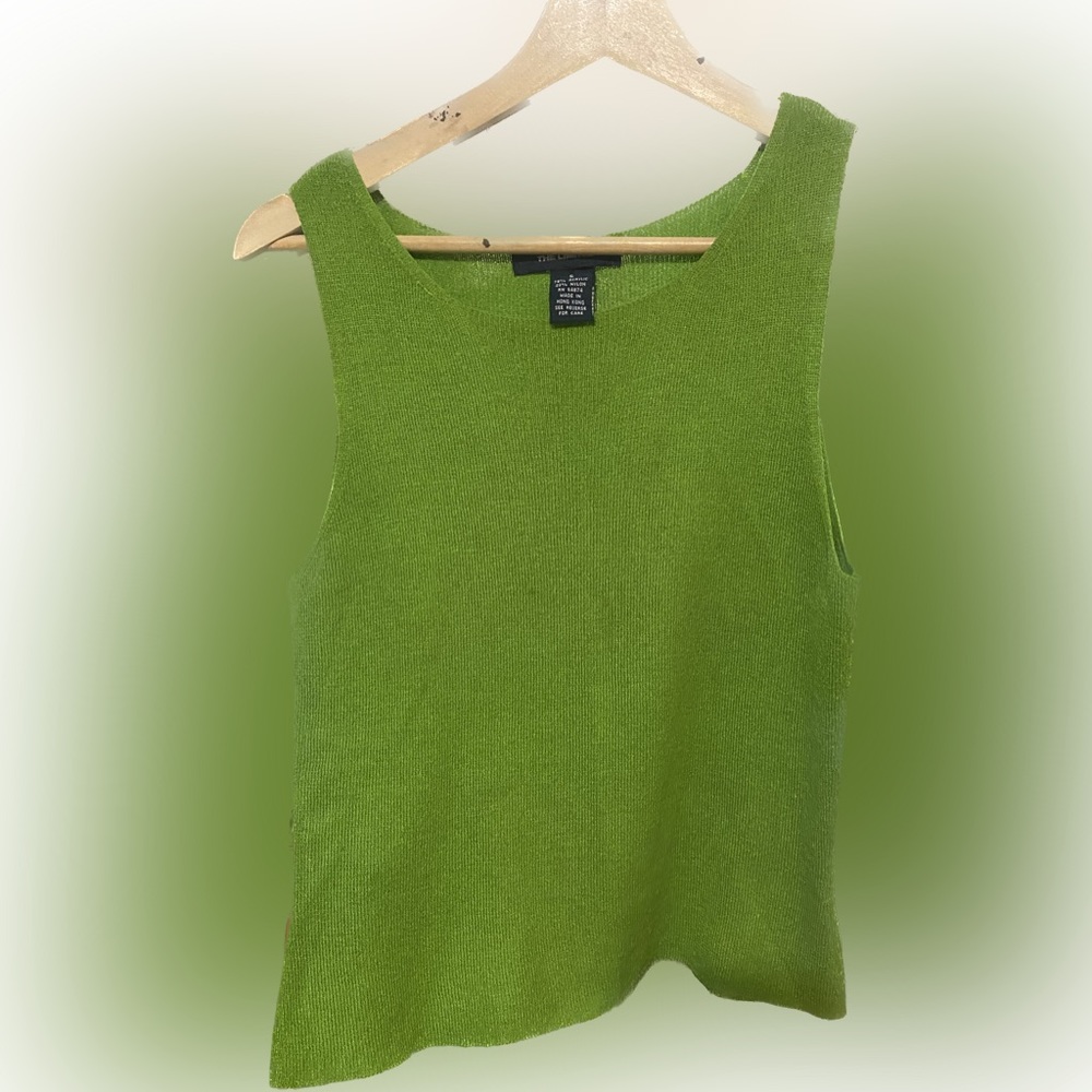 The Limited Apple 🍏 green top.